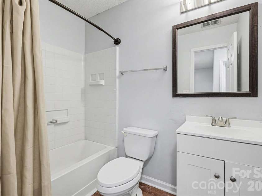 3268 Summercroft Lane, Charlotte, NC 28269.  MLS# CAR4357213, YatesRealty ID 6194. 