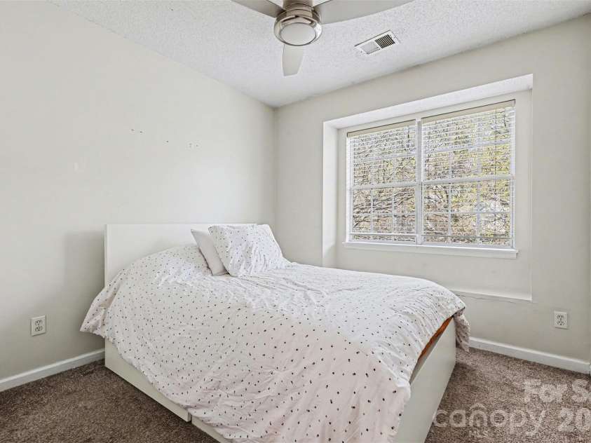 3268 Summercroft Lane, Charlotte, NC 28269.  MLS# CAR4357213, YatesRealty ID 6194. 