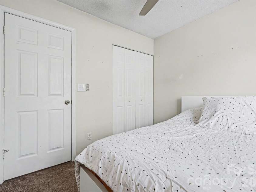 3268 Summercroft Lane, Charlotte, NC 28269.  MLS# CAR4357213, YatesRealty ID 6194. 