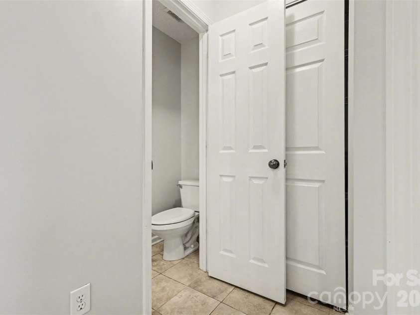 3268 Summercroft Lane, Charlotte, NC 28269.  MLS# CAR4357213, YatesRealty ID 6194. 