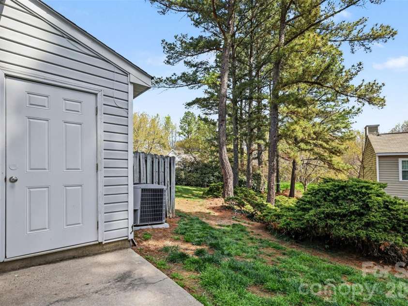 3268 Summercroft Lane, Charlotte, NC 28269.  MLS# CAR4357213, YatesRealty ID 6194. 