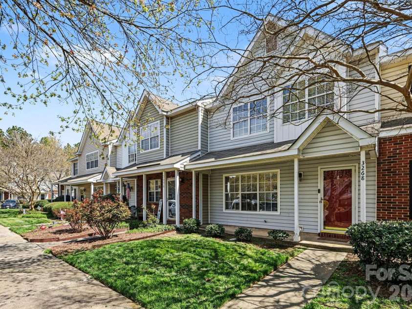 3268 Summercroft Lane, Charlotte, NC 28269.  MLS# CAR4357213, YatesRealty ID 6194. 