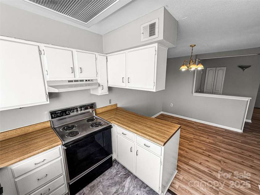4824 Spring Lake Drive, Charlotte, NC 28212.  MLS# CAR4227161, YatesRealty ID 6194. 