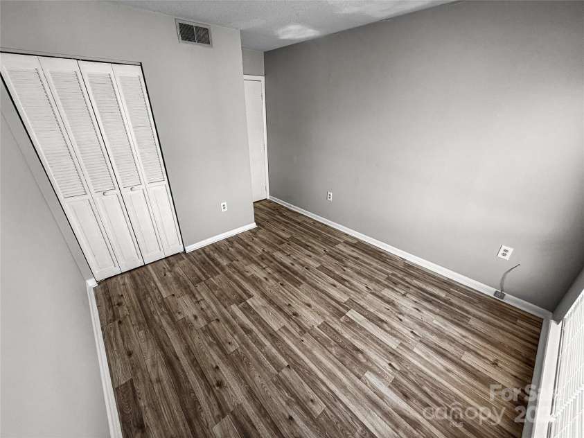 4824 Spring Lake Drive, Charlotte, NC 28212.  MLS# CAR4227161, YatesRealty ID 6194. 