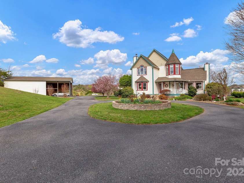 122 Windy Hills Lane, Leicester, NC 28748.  MLS# CAR4240865, YatesRealty ID 6195. House