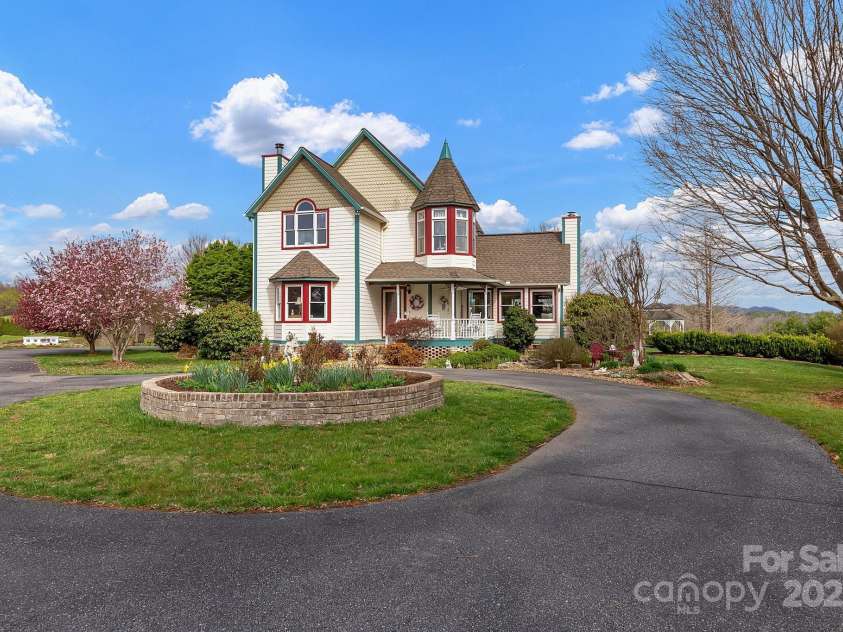 122 Windy Hills Lane, Leicester, NC 28748.  MLS# CAR4240865, YatesRealty ID 6195. House