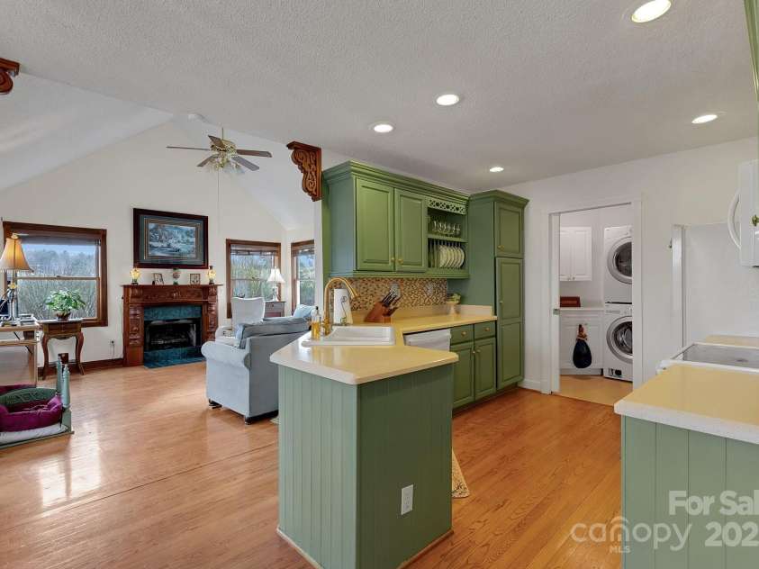 122 Windy Hills Lane, Leicester, NC 28748.  MLS# CAR4240865, YatesRealty ID 6195. Kitchen