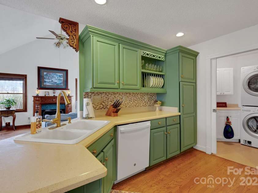 122 Windy Hills Lane, Leicester, NC 28748.  MLS# CAR4240865, YatesRealty ID 6195. Kitchen