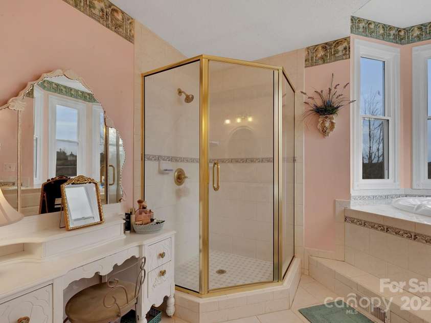 122 Windy Hills Lane, Leicester, NC 28748.  MLS# CAR4240865, YatesRealty ID 6195. Primary Bath