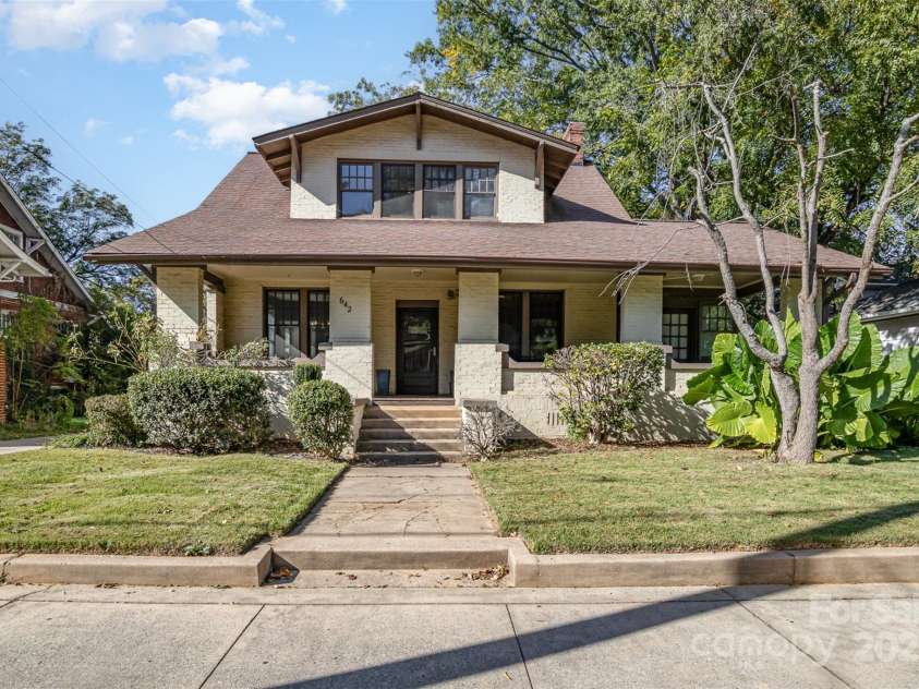 642 Front Street, Statesville, NC 28677.  MLS# CAR4234083, YatesRealty ID 6196. 