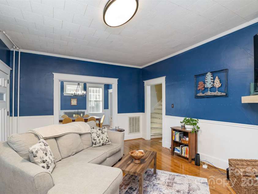 642 Front Street, Statesville, NC 28677.  MLS# CAR4234083, YatesRealty ID 6196. 