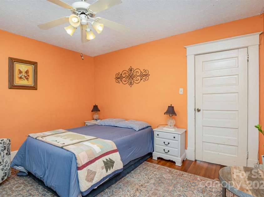 642 Front Street, Statesville, NC 28677.  MLS# CAR4234083, YatesRealty ID 6196. 