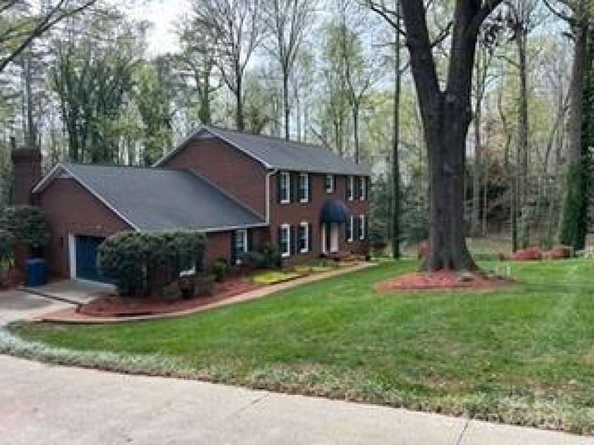 815 21st Avenue Drive, Hickory, NC 28601.  MLS# CAR4243289, YatesRealty ID 6197. 