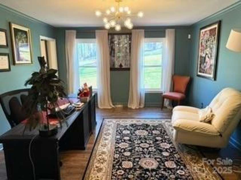 815 21st Avenue Drive, Hickory, NC 28601.  MLS# CAR4243289, YatesRealty ID 6197. 
