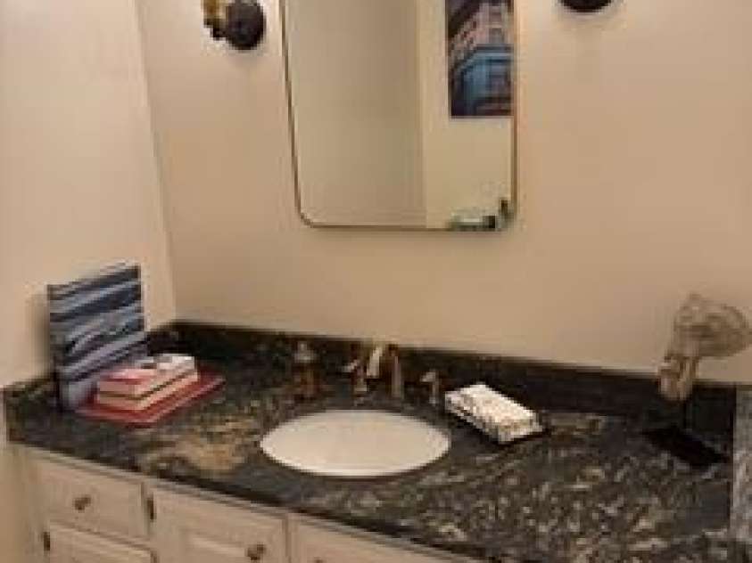 815 21st Avenue Drive, Hickory, NC 28601.  MLS# CAR4243289, YatesRealty ID 6197. 