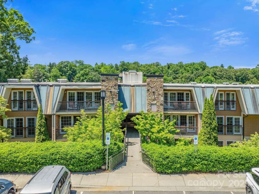 111 Bowling Park Road, Asheville, NC 28803.  MLS# CAR4280920, YatesRealty ID 6198. 