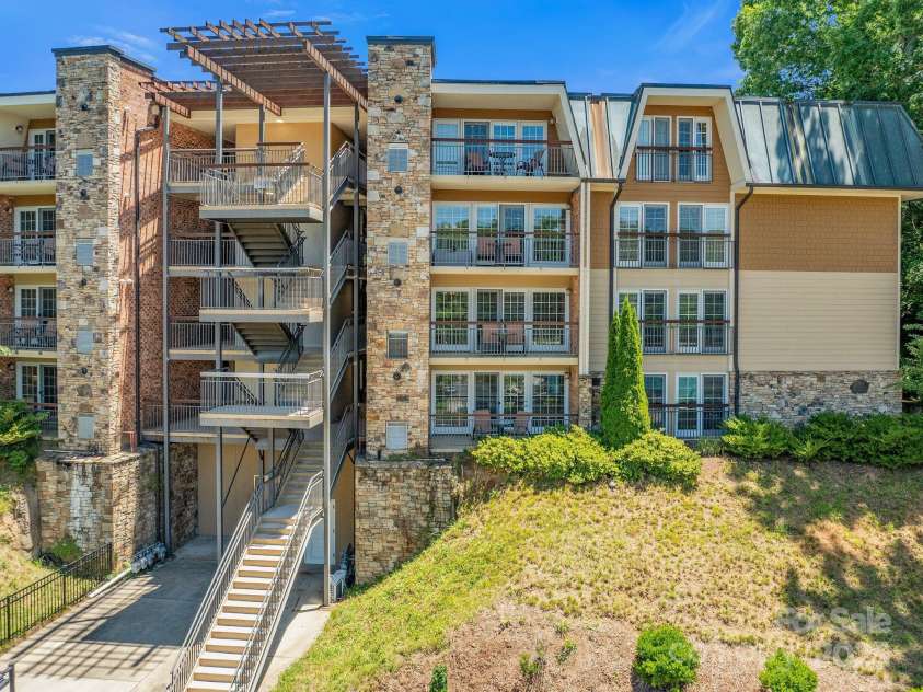 111 Bowling Park Road, Asheville, NC 28803.  MLS# CAR4280920, YatesRealty ID 6198. 