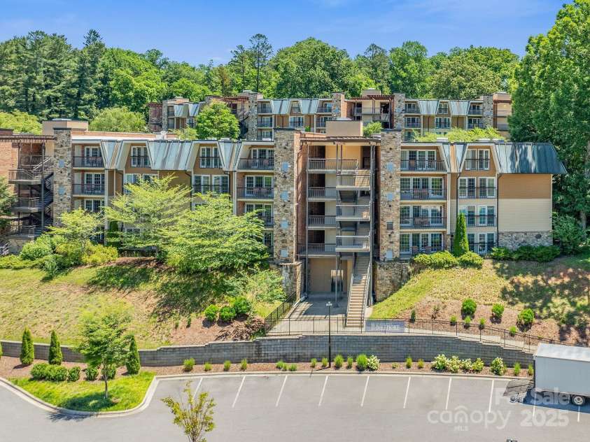 111 Bowling Park Road, Asheville, NC 28803.  MLS# CAR4280920, YatesRealty ID 6198. 