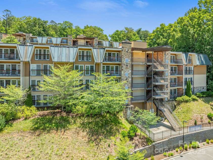 111 Bowling Park Road, Asheville, NC 28803.  MLS# CAR4280920, YatesRealty ID 6198. 