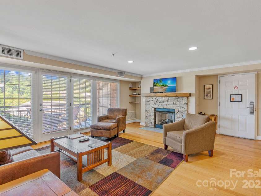 111 Bowling Park Road, Asheville, NC 28803.  MLS# CAR4280920, YatesRealty ID 6198. 