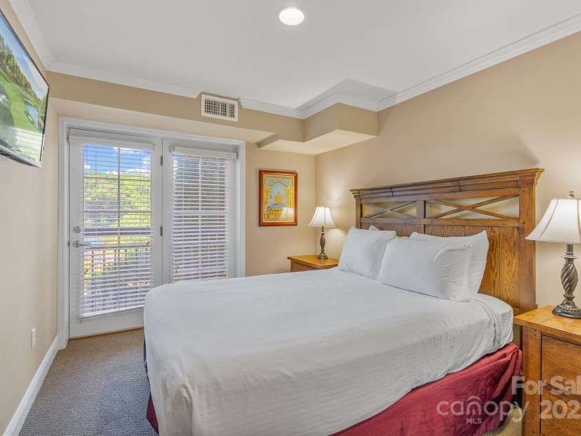 111 Bowling Park Road, Asheville, NC 28803.  MLS# CAR4280920, YatesRealty ID 6198. 