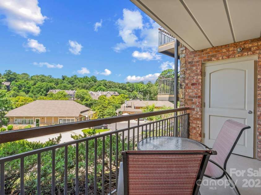111 Bowling Park Road, Asheville, NC 28803.  MLS# CAR4280920, YatesRealty ID 6198. 