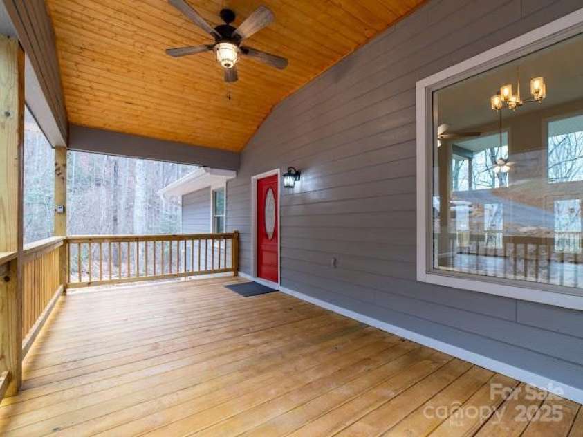 515 Kinsland Road, Franklin, NC 28734.  MLS# CAR4231077, YatesRealty ID 6199. 