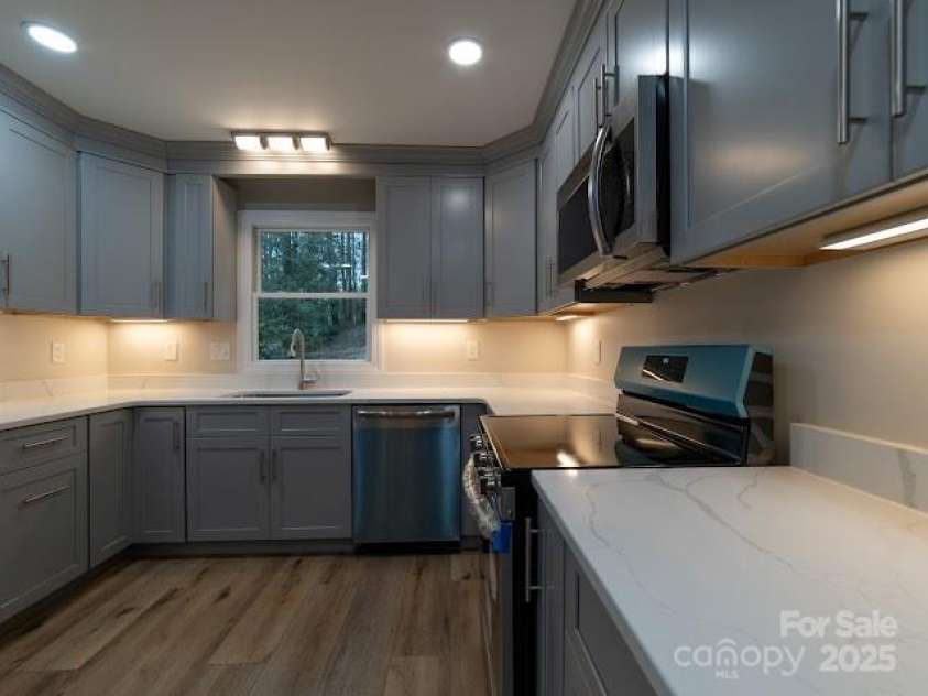 515 Kinsland Road, Franklin, NC 28734.  MLS# CAR4231077, YatesRealty ID 6199. 