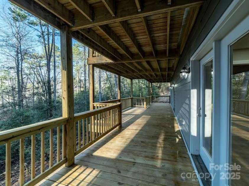 515 Kinsland Road, Franklin, NC 28734.  MLS# CAR4231077, YatesRealty ID 6199. 