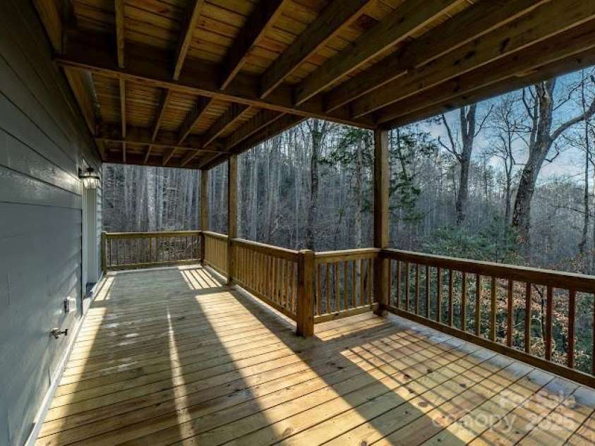 515 Kinsland Road, Franklin, NC 28734.  MLS# CAR4231077, YatesRealty ID 6199. 