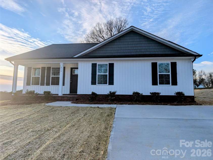 816 Evergreen Avenue, Kannapolis, NC 28081.  MLS# CAR4346562, YatesRealty ID 6199. 