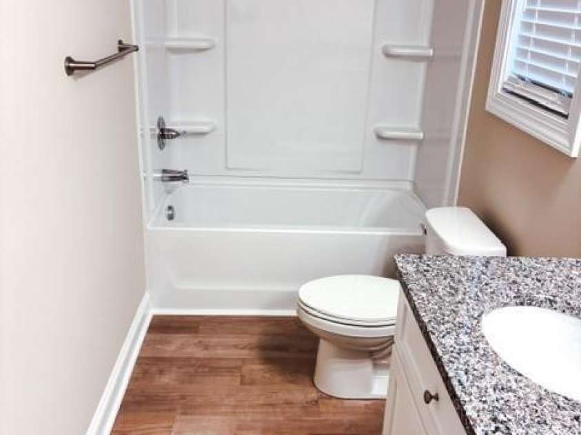 816 Evergreen Avenue, Kannapolis, NC 28081.  MLS# CAR4346562, YatesRealty ID 6199. Primary Bath