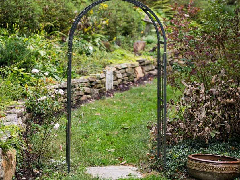 53 Cedar Hill Drive, Asheville, NC 28803.  MLS# CAR4301741, YatesRealty ID 62. Leading to Gardens