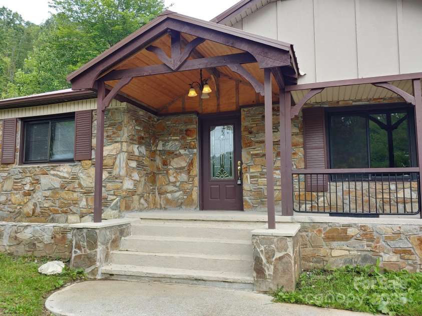 20 Frosted Lane, Burnsville, NC 28714.  MLS# CAR4226376, YatesRealty ID 620. 