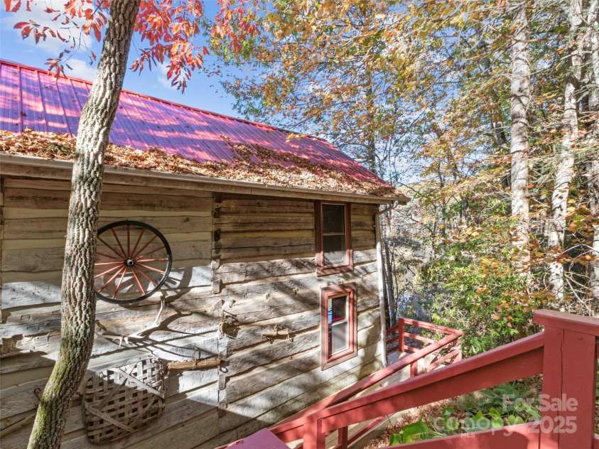 996 Halls Chapel Road, Burnsville, NC 28714.  MLS# CAR4314014, YatesRealty ID 620. Hand hewn and chinking logs, 1800's