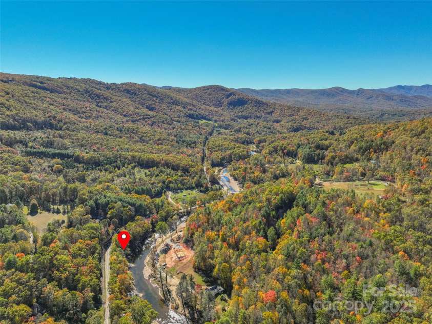 996 Halls Chapel Road, Burnsville, NC 28714.  MLS# CAR4314014, YatesRealty ID 620. Nestled in the Blue Ridge mountains.