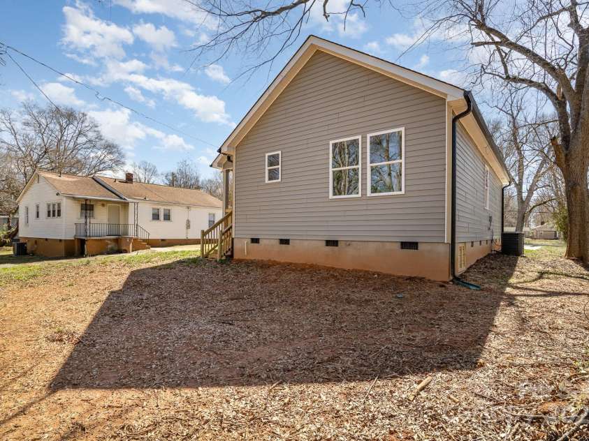 220 Shannonhouse Street, Shelby, NC 28152.  MLS# CAR4232517, YatesRealty ID 6201. 