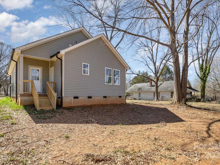 220 Shannonhouse Street, Shelby, NC 28152.  MLS# CAR4232517, YatesRealty ID 6201. 