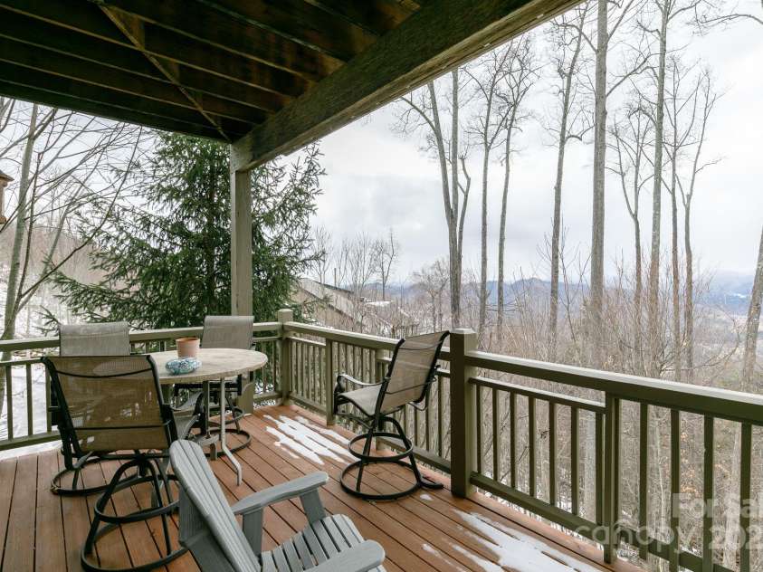 528 Andrew Banks Road, Burnsville, NC 28714.  MLS# CAR4216235, YatesRealty ID 6202. 