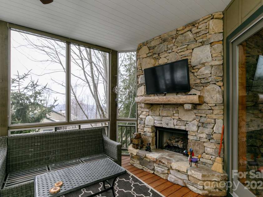 528 Andrew Banks Road, Burnsville, NC 28714.  MLS# CAR4216235, YatesRealty ID 6202. 