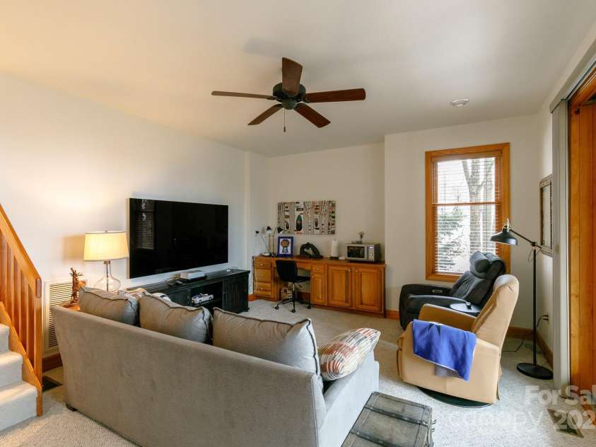 528 Andrew Banks Road, Burnsville, NC 28714.  MLS# CAR4216235, YatesRealty ID 6202. 