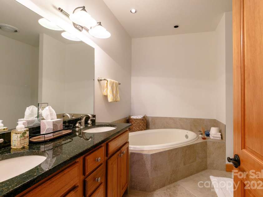 528 Andrew Banks Road, Burnsville, NC 28714.  MLS# CAR4216235, YatesRealty ID 6202. 