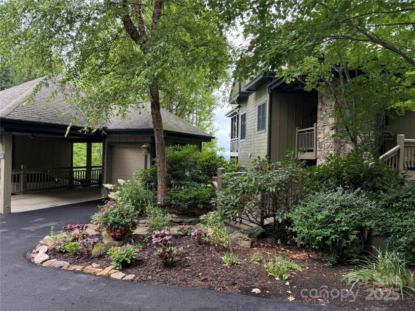 528 Andrew Banks Road, Burnsville, NC 28714.  MLS# CAR4216235, YatesRealty ID 6202. 