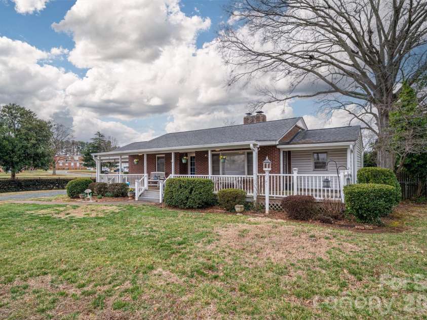 816 South Point Road, Belmont, NC 28012.  MLS# CAR4222826, YatesRealty ID 6202. 
