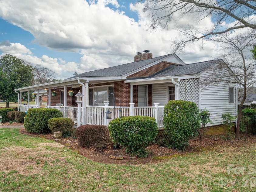816 South Point Road, Belmont, NC 28012.  MLS# CAR4222826, YatesRealty ID 6202. 