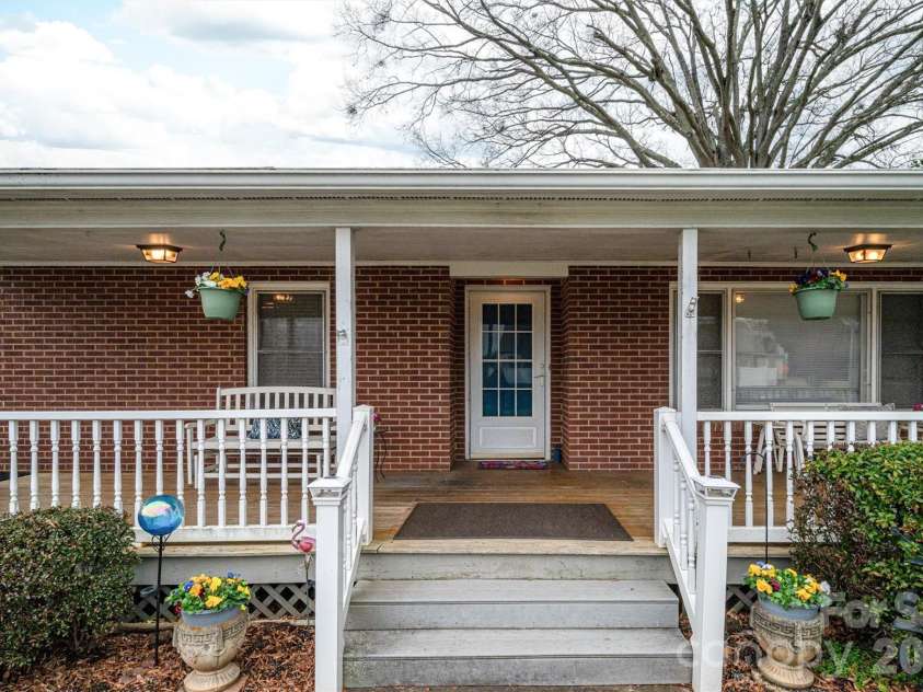 816 South Point Road, Belmont, NC 28012.  MLS# CAR4222826, YatesRealty ID 6202. 