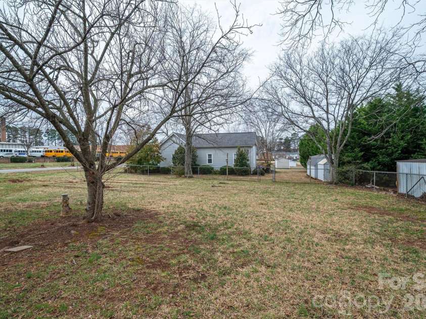 816 South Point Road, Belmont, NC 28012.  MLS# CAR4222826, YatesRealty ID 6202. 