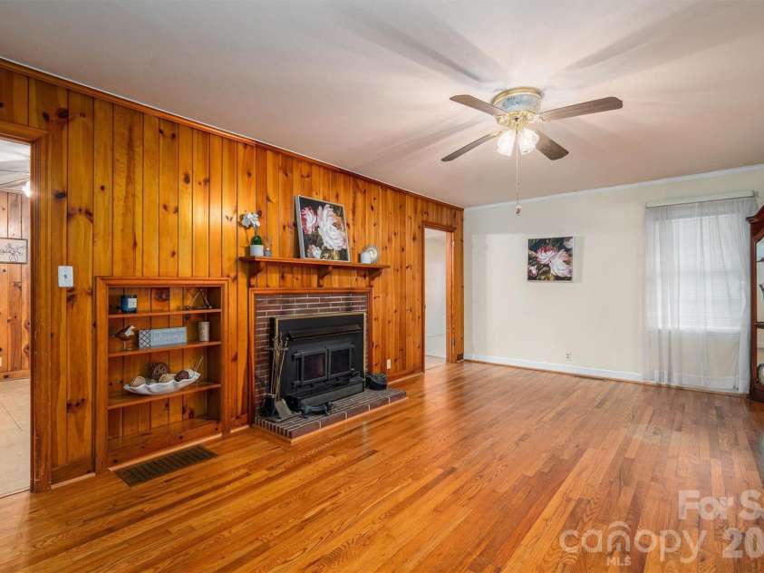 816 South Point Road, Belmont, NC 28012.  MLS# CAR4222826, YatesRealty ID 6202. 