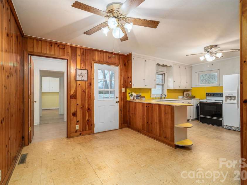816 South Point Road, Belmont, NC 28012.  MLS# CAR4222826, YatesRealty ID 6202. 