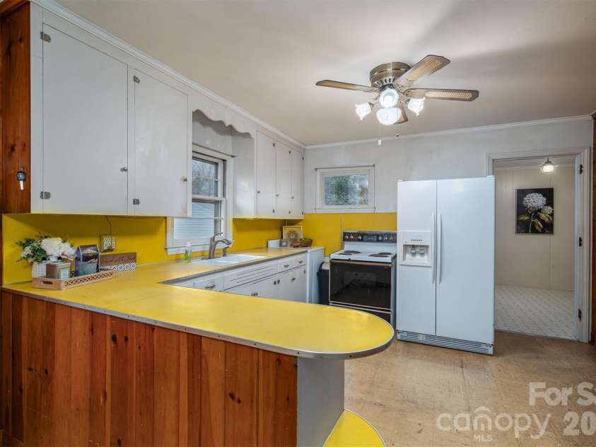 816 South Point Road, Belmont, NC 28012.  MLS# CAR4222826, YatesRealty ID 6202. 